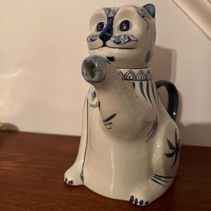 Foo Dog vintage teapot. Beautiful white and blue detailing.